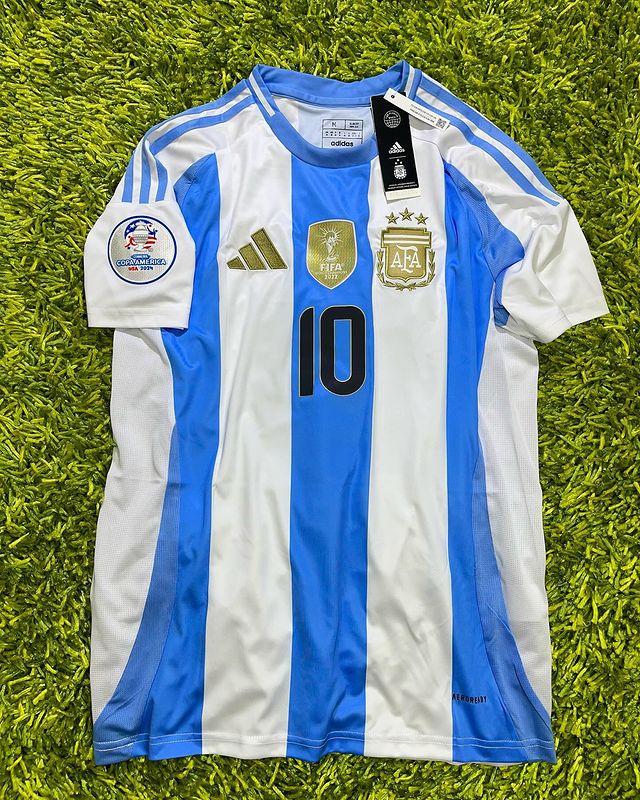 CAMISETA Titular Replica SELECCION ARGENTINA 24 25 con Numero Replica Football Soccer ARGENTINA Jersey Shirt With Number FREE SHIPPING San Telmo Market Argentine Grocery Restaurant We Ship All Over