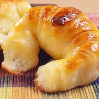 Medialuna de Manteca Casera Estilo Argentino / Argentinian Style Butter Croissant  (1 Dozen)